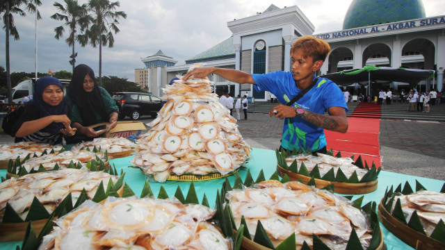 Kue apem di 'Fesival Ramadhan' di Surabaya. (Foto: Moch Asim/Antara)