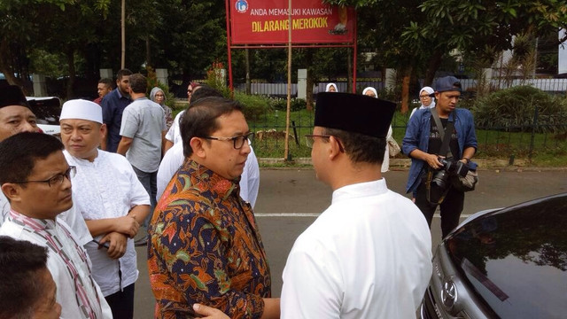 Fadli Zon hadir di salat jenazah adik Anie?s Foto: Kevin Kurnianto/kumparan
