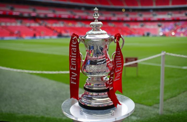 Trofi Piala FA. Foto: Reuters
