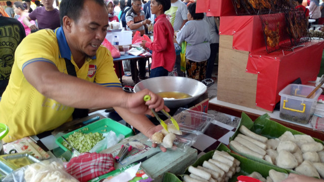 Berburu Takjil di Bendungan Hilir (Foto: Kevin Kurnianto/kumparan)