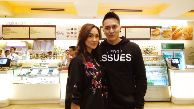 Demian dan sang istri. (Foto: D.N Mustika Sari/kumparan)
