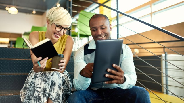 Mengajak makan siang di luar kantor (Foto: Thinkstock)