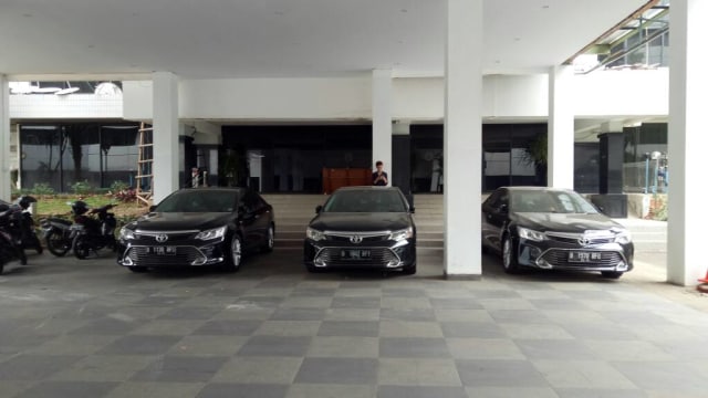 Mobil penyidik KPK di kantor Kementerian Desa (Foto: Fahrian Saleh/kumparan)