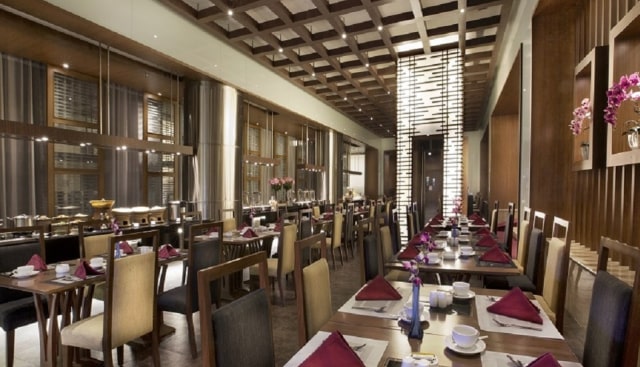 Nggak Harus di Restoran, 4 Hotel ini Menyediakan Paket Buka Puasa Bersama yang Seru (2)