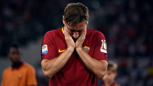 Kesedihan Totti di laga perpisahannya. (Foto: Alberto Lingria/Reuters )
