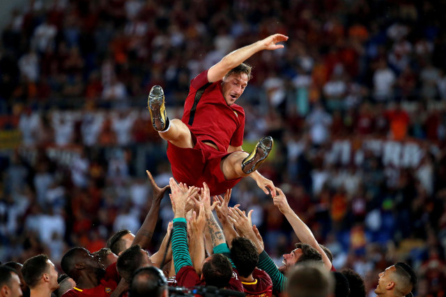 Totti membela Roma selama 25 musim. (Foto: Stefano Rellandini/Reuters )
