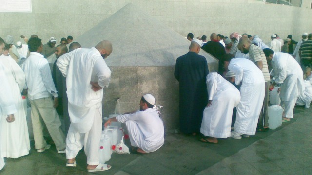 Air Zamzam (Foto: Yousefmadari/wikimedia commons)