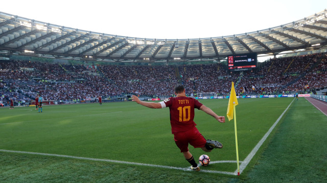 Totti, selamanya legenda. (Foto: Stefano Rellandini/Reuters)