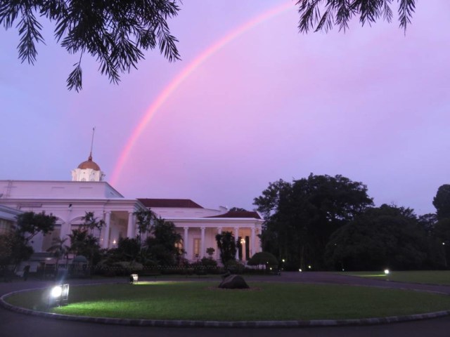 Pelangi di Istana Bogor (Foto: Yudhistira Amran/kumparan)