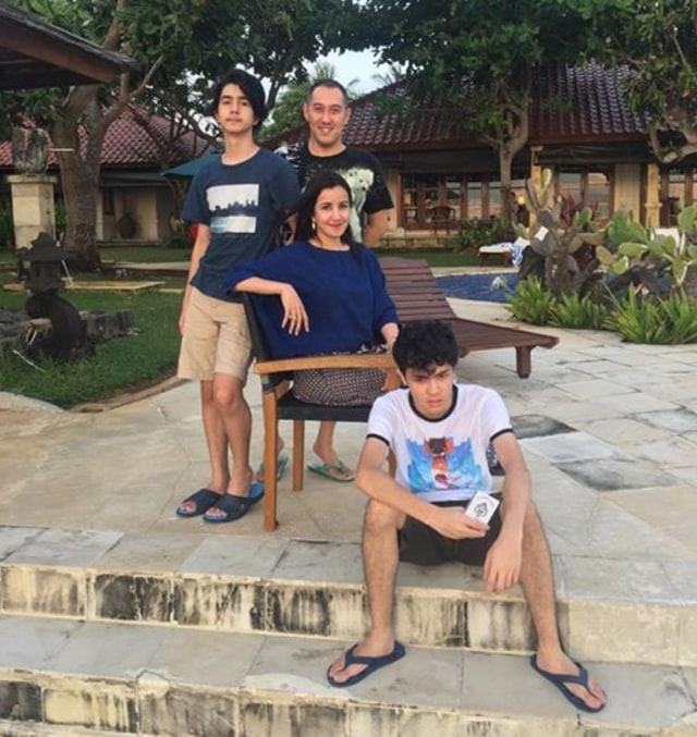 Andi Soraya dan pria yang diduga suami ke-3 (Foto: Facebook Andi Soraya)