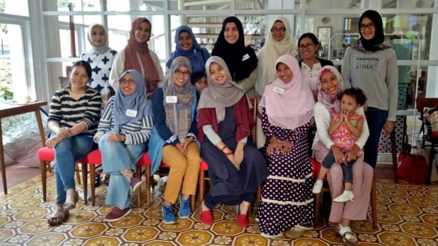 Silva dan peserta workshop fotografi (Foto: Deanda Dewindaru/kumparan)