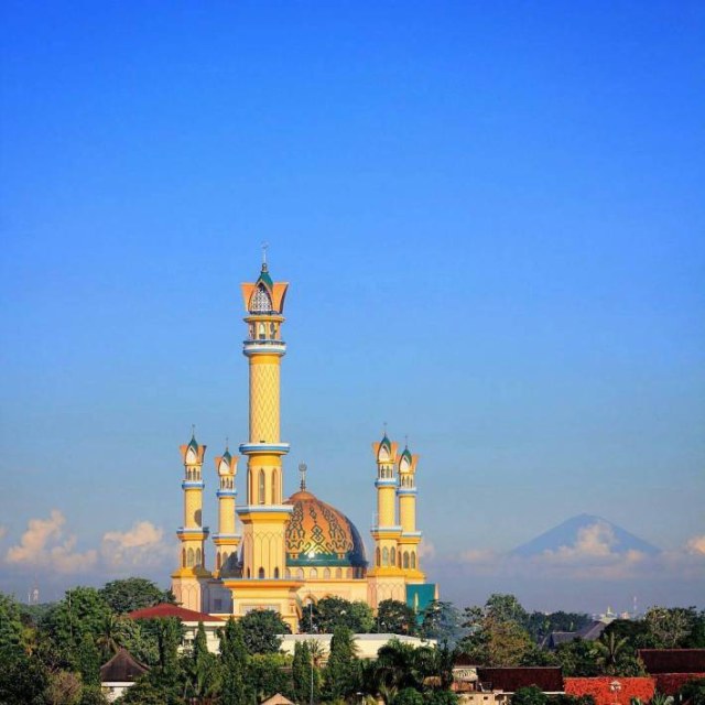 Wisata Religi ke Masjid Hubbul Wathon di Lombok