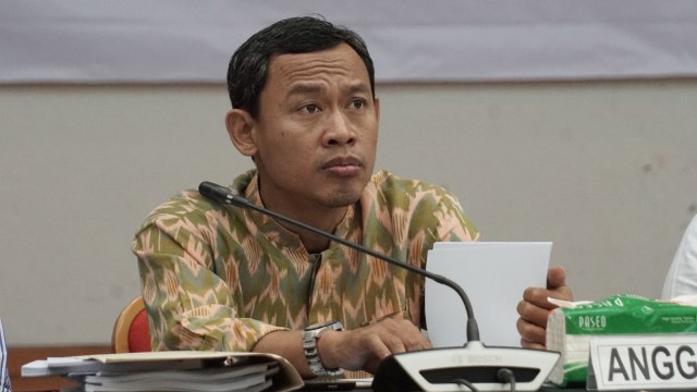 Anggota KPU Pramono Ubaid Tanthowi Foto: Aditia Noviansyah/kumparan