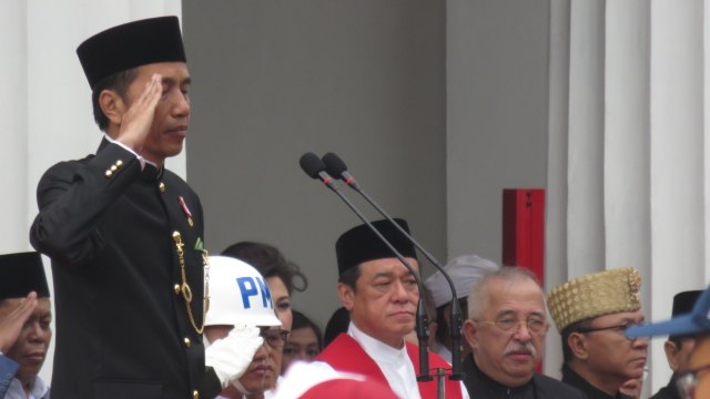 Jokowi kenakan pakaian adat Betawi (Foto: Yudhistira Amran Saleh/kumparan)