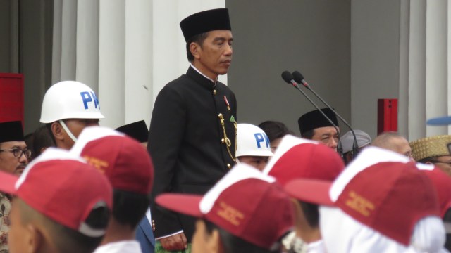 Presiden Jokowi memimpin upacara. (Foto: Yudhistira Amran Saleh/kumparan)