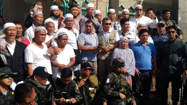 Evakuasi WNI di Marawi (Foto: ANTARA FOTO/Al Jazeera/Adi Guno)