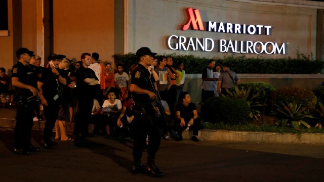 Polisi berjaga di sekitar tempat kejadian. (Foto: REUTERS/Erik De Castro)