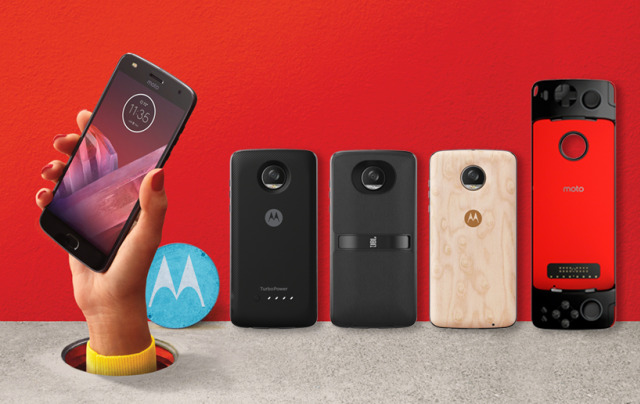 Moto Z2 Play dan empat Moto Mods baru. (Foto: Motorola)