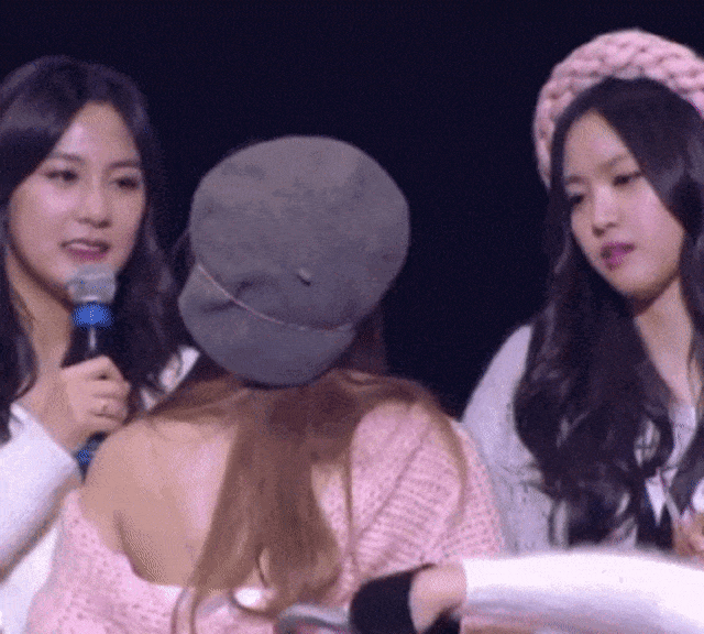 Eunji dan Chorong Apink. (Foto: Dok. Kkuljaem)