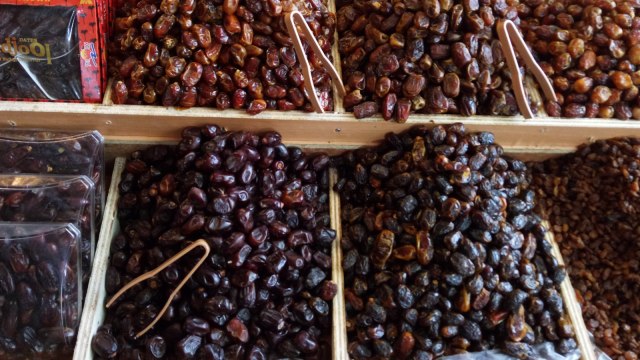 Kurma Emirates dan Mesir Madu (Foto: Nicha Muslimawati/kumparan)