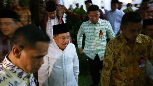 JK di acara buka puasa bersama masyarakat Sulsel (Foto: Kevin Kurnianto/kumparan)
