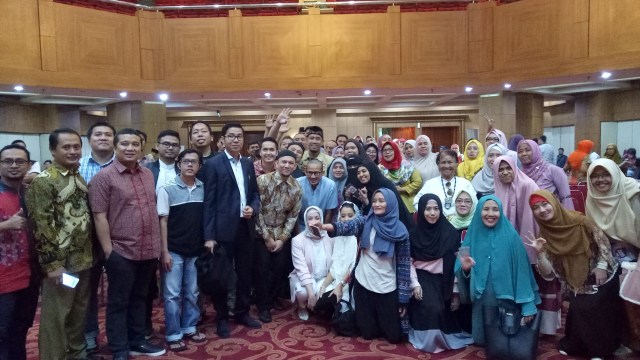 Sandi di acara seminar Success Protocol. (Foto: Ochi Amanaturrosyidah/kumparan)