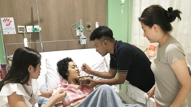 Ruben Onsu saat membesuk Jupe (Foto: Instagram @ruben_onsu)