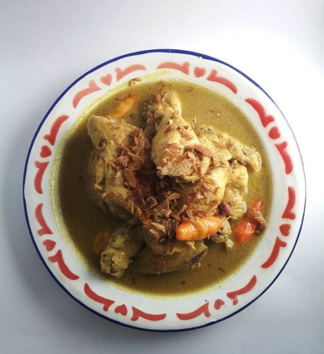 Opor ayam (Foto: Instagram/@dyahfajarina)