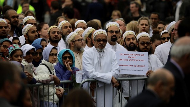 Mengenang korban teror London Bridge (Foto: REUTERS/Kevin Coombs)