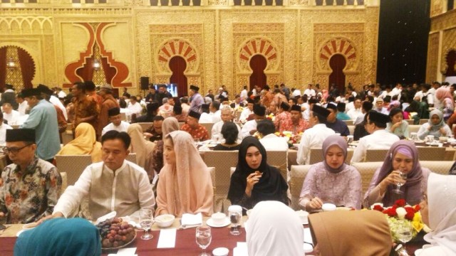 Buka bersama di kediaman Oesman Sapta (Foto: Nadia Jovita Injilia Riso/kumparan)