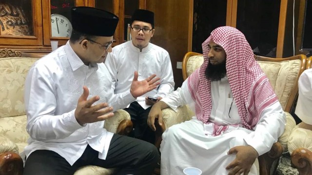Anies bertemu dengan Imam Besar Masjid Nabawi (Foto: Dok. Anies-Sandi Media Center)