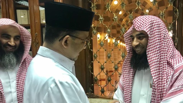 Anies bertemu dengan Imam Besar Masjid Nabawi (Foto: Dok. Anies-Sandi Media Center)