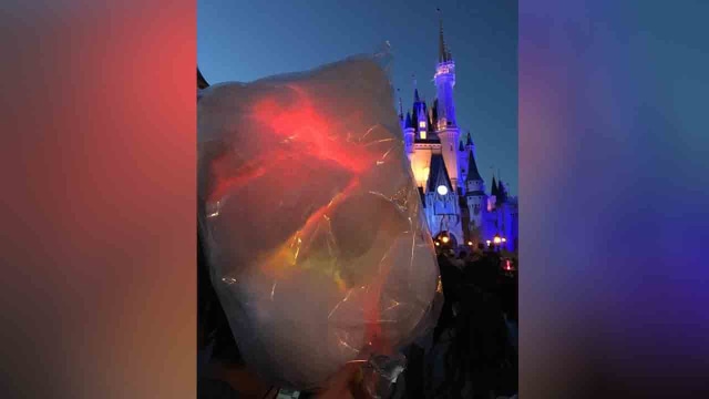 Cotton Candy Glow in the Dark (Foto: Instagram/@disneyfoodblog)