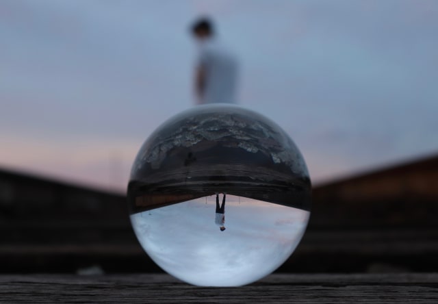 Ilustrasi Logika Terbalik (Foto: Jeremy Perkins)