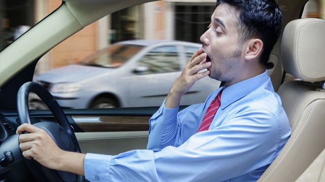 Ilustrasi menguap saat mengendarai mobil (Foto: Thinkstock)