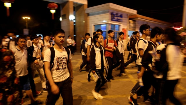 Pelajar Maotanchang setelah jam belajar selesai (Foto:  REUTERS/Jason Lee)