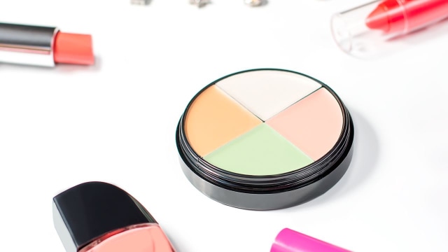 Kenali perbedaan warna concealer (Foto: Thinkstock)