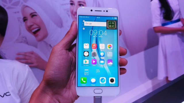 Vivo V5s warna putih. (Foto: Jofie Yordan/kumparan)
