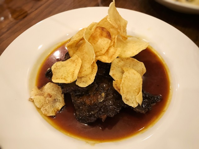 Bistik Jawa dengan keripik kentang renyah. (Foto: Stephanie Elia/kumparan)