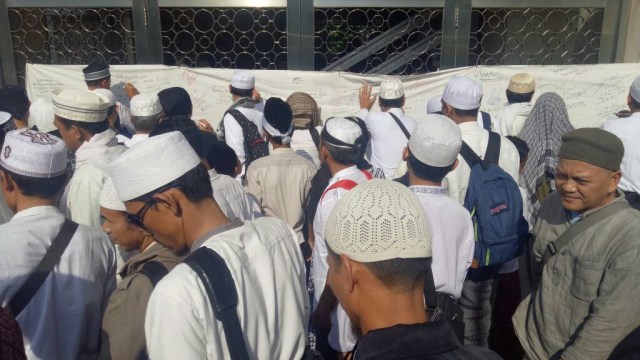 Massa aksi 96 menolak kriminalisasi para ulama (Foto: Wandha Nur/kumparan)