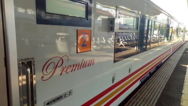 Perjalanan perdana kereta ekonomi premium  (Foto: Edy Sofyan/kumparan)