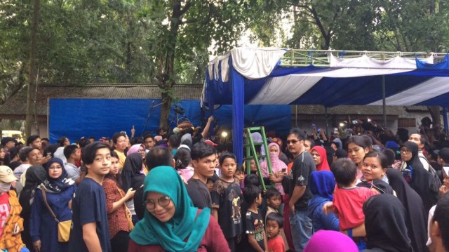 Banyak warga melayat dan mendoakan Jupe (Foto: Kelik Wahyu/kumparan)