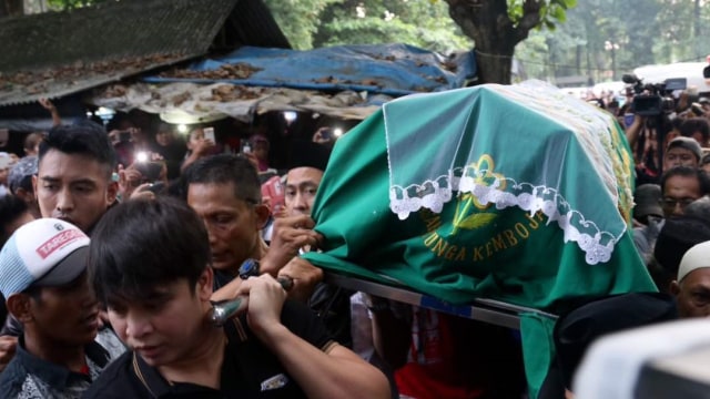 Prosesi pemakaman Jupe. (Foto: Fanny Kusumawardhani/kumparan)