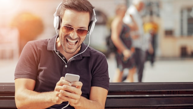 Ilustrasi mendengarkan musik (Foto: Thinkstock)