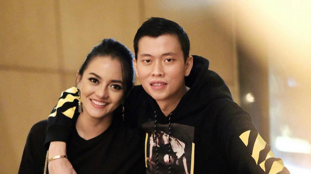 Ririn Ekawati dan mendiang suaminya. (Foto: Instagram @fery_wijaya88)