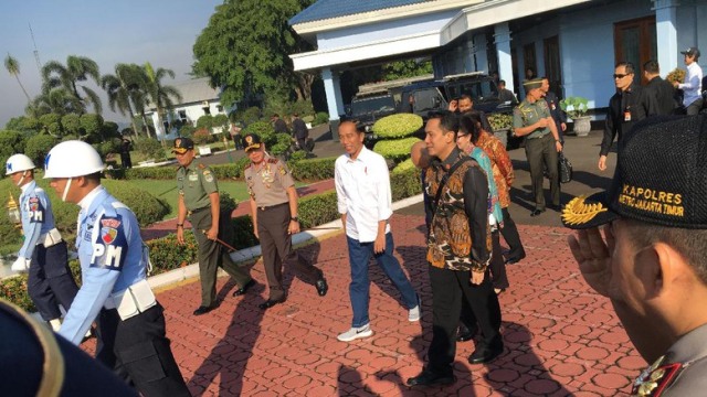 Teknik Makan Bubur Panas Ala Jokowi