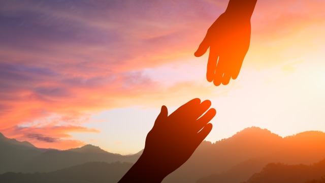 Ilustrasi menolong satu sama lain. (Foto: Thinkstock)