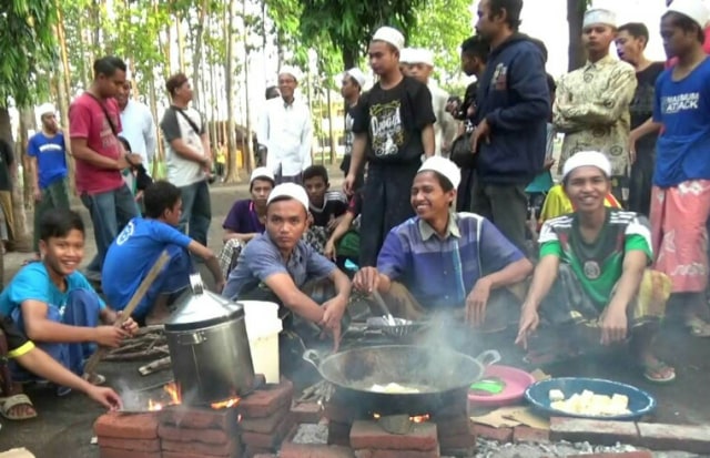 Serunya ‘Tanak Tomang’ Menunggu Bedug Maghrib untuk Berbuka