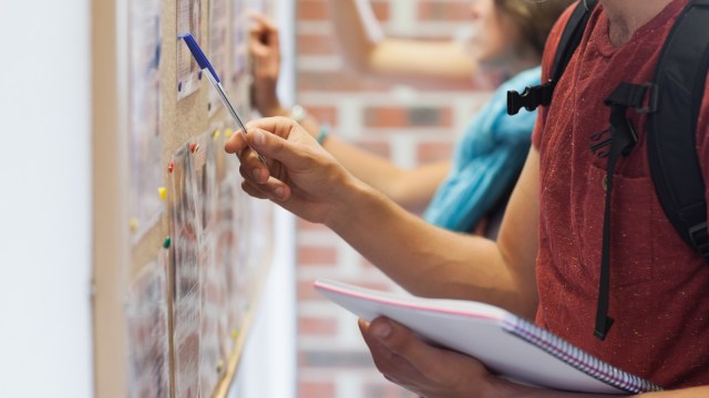 Cari info soal ospek (Foto: Thinkstock)