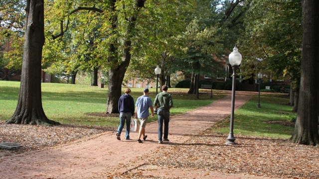 Berkeliling kampus (Foto: Thinkstock)